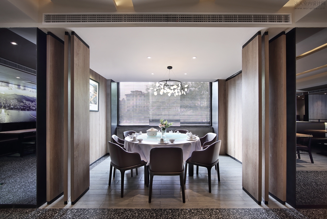 项目面积:420㎡  主要用材:木饰面,水磨石,钢板,灰镜