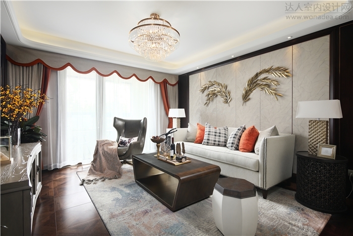 镶嵌着铆钉的白色沙发与金属线条走线的茶几让空间更具时尚与灵动