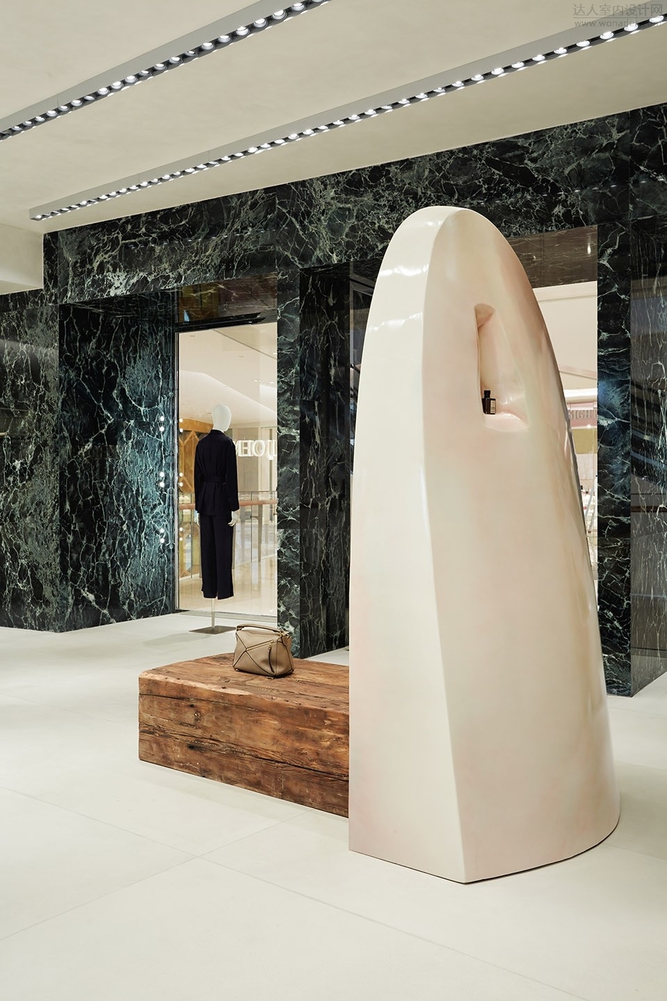 studioglume极简主义背景下的多元风格集合店