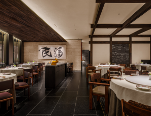 屋里门外吴为｜四季民福新加坡首店