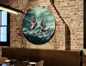 复古的砖墙和现代涂鸦墨尔本LEE HO FOOK餐厅