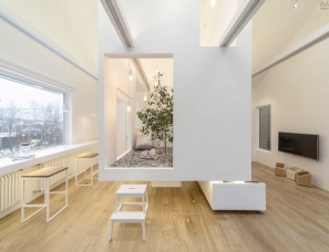 ruetemple--有一棵树的白色客厅·莫斯科多功能空间