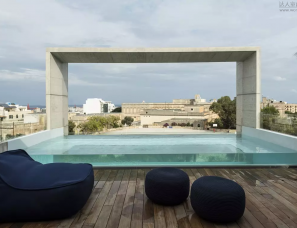 Architrend--带透明屋顶泳池的极简主义住宅