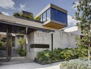 RIMA Arquitectura设计--被花园环绕的混凝土房子